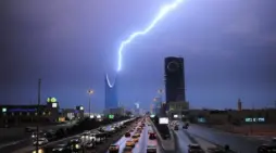 مقالة  : عاجل .. إطلاق إنذار على العاصمة الرياض حول أمطار وصواعق رعدية وسيول وبرد اليوم الاثنين 8 أبريل 2024